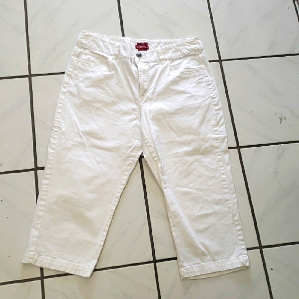 Like new "Verona" white Capri pants